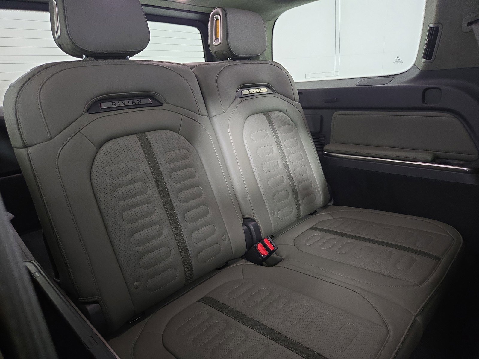 Used 2024 Rivian R1S Adventure AWD/4WD image 25