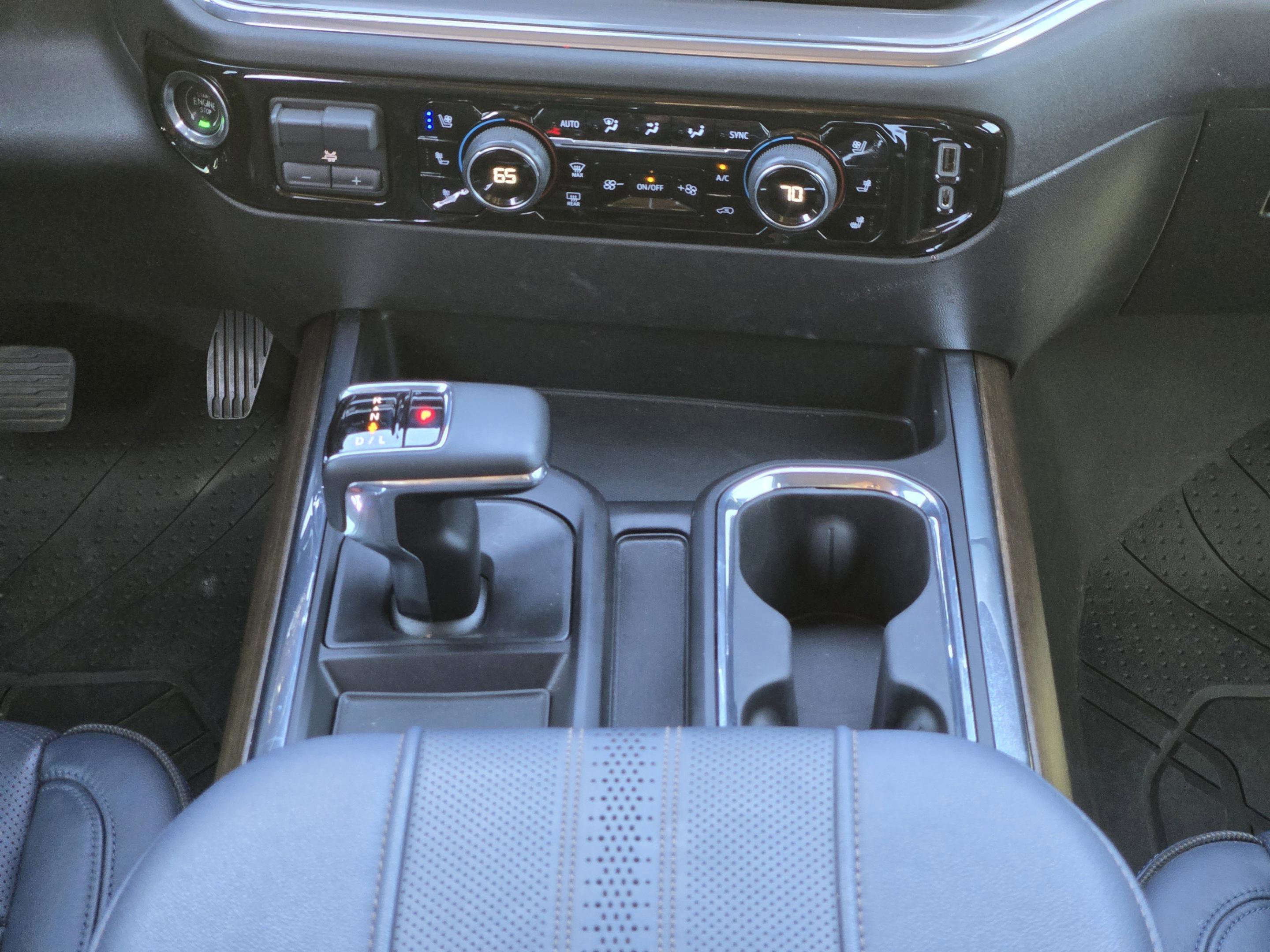 Used 2023 Chevrolet Silverado 1500 High Country w/ Technology Package image 29