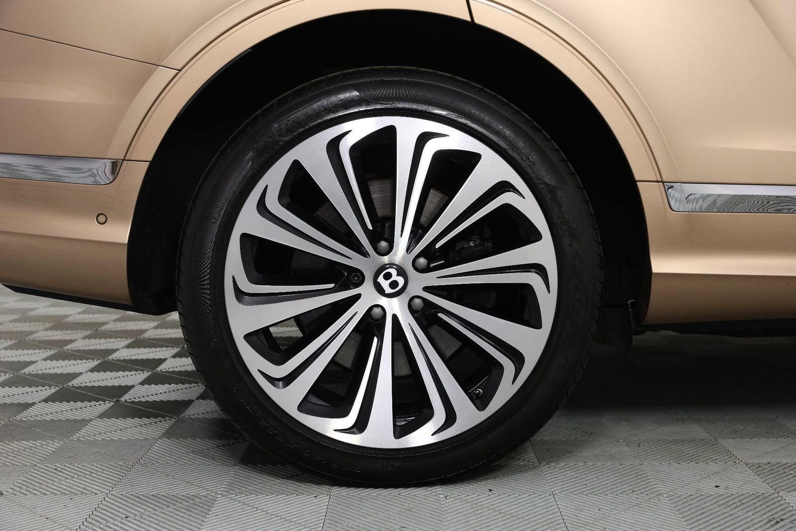 Used 2021 Bentley Bentayga image 18