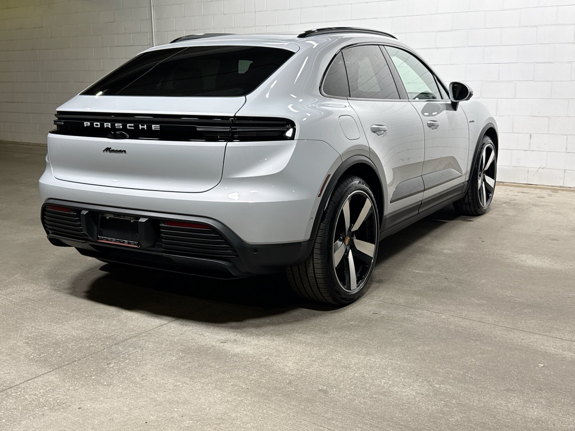 Certified 2026 Porsche Macan Electric RWD image 7