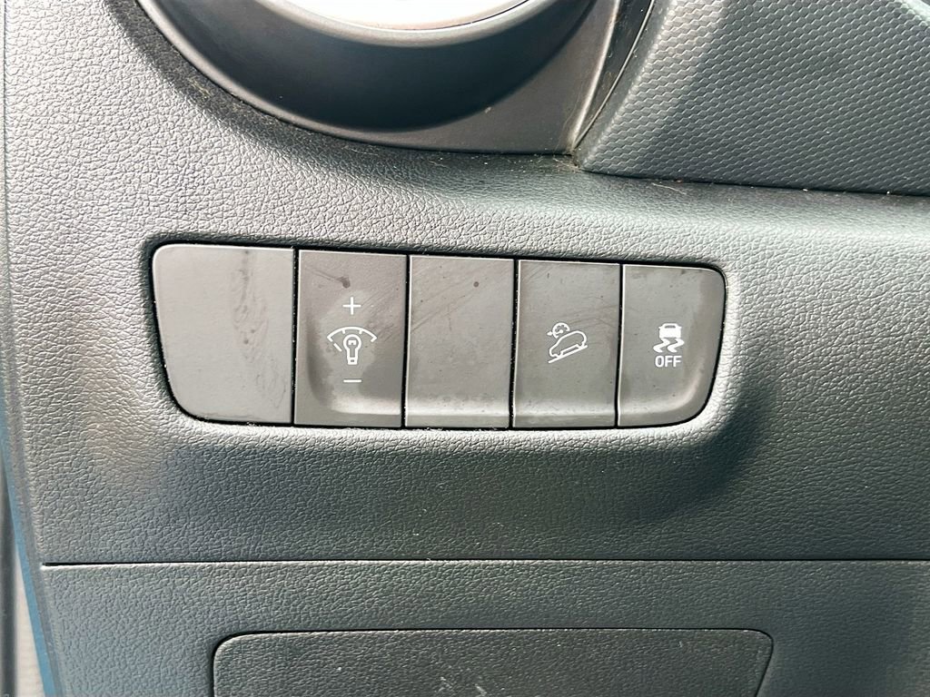 Used 2023 Hyundai Kona Limited AWD/4WD image 10