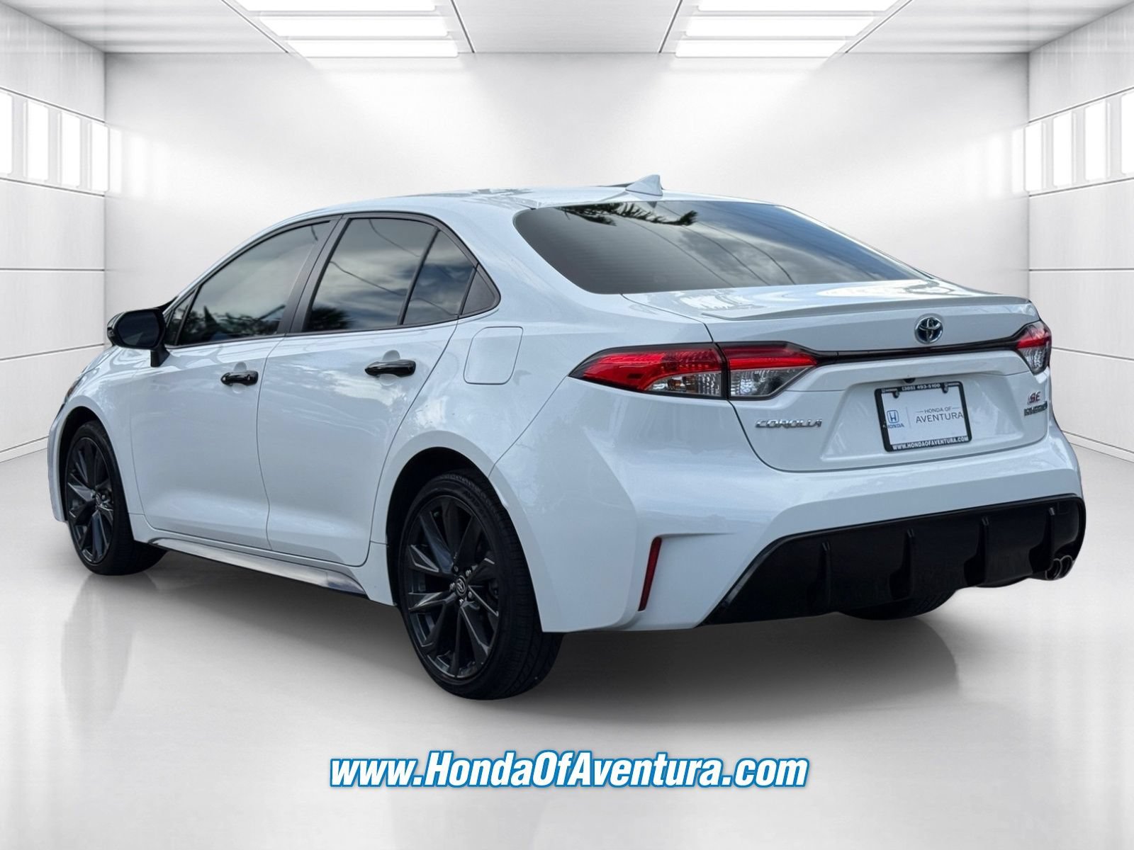 Used 2023 Toyota Corolla SE FWD image 4