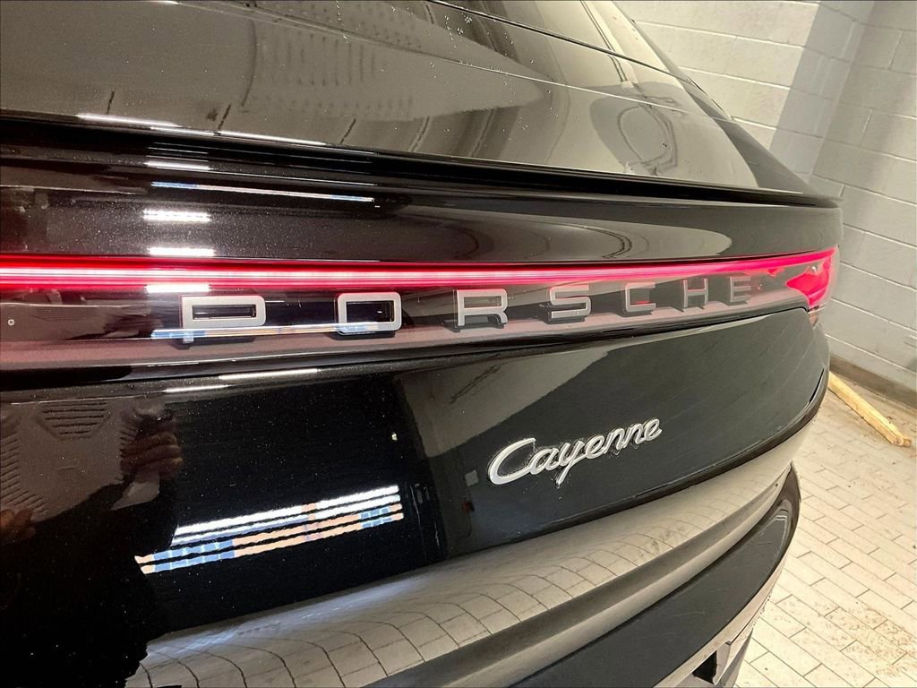 Certified 2023 Porsche Cayenne Platinum Edition AWD/4WD image 13