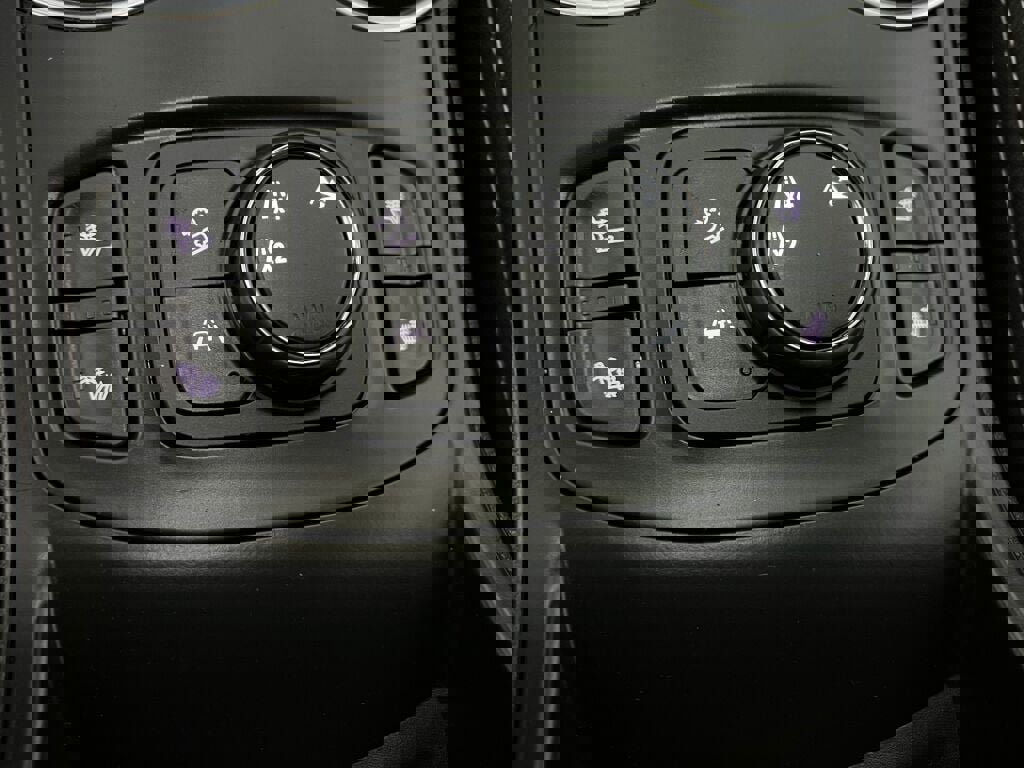 Used 2023 GMC Terrain SLE w/ Driver Convenience Package image 13