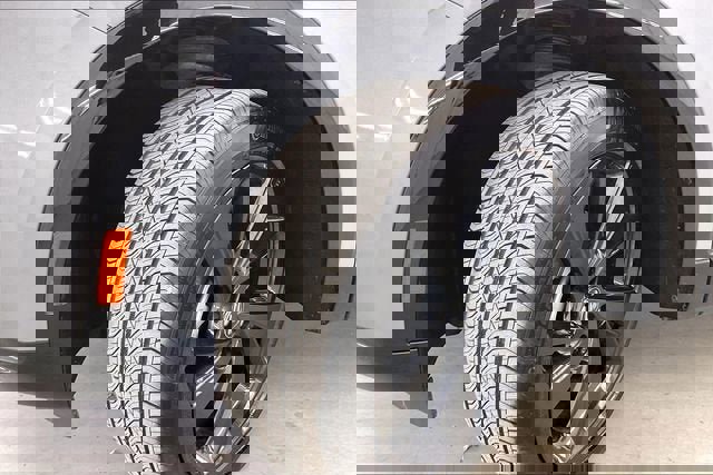 Certified 2025 Buick Envision Sport Touring AWD/4WD image 33