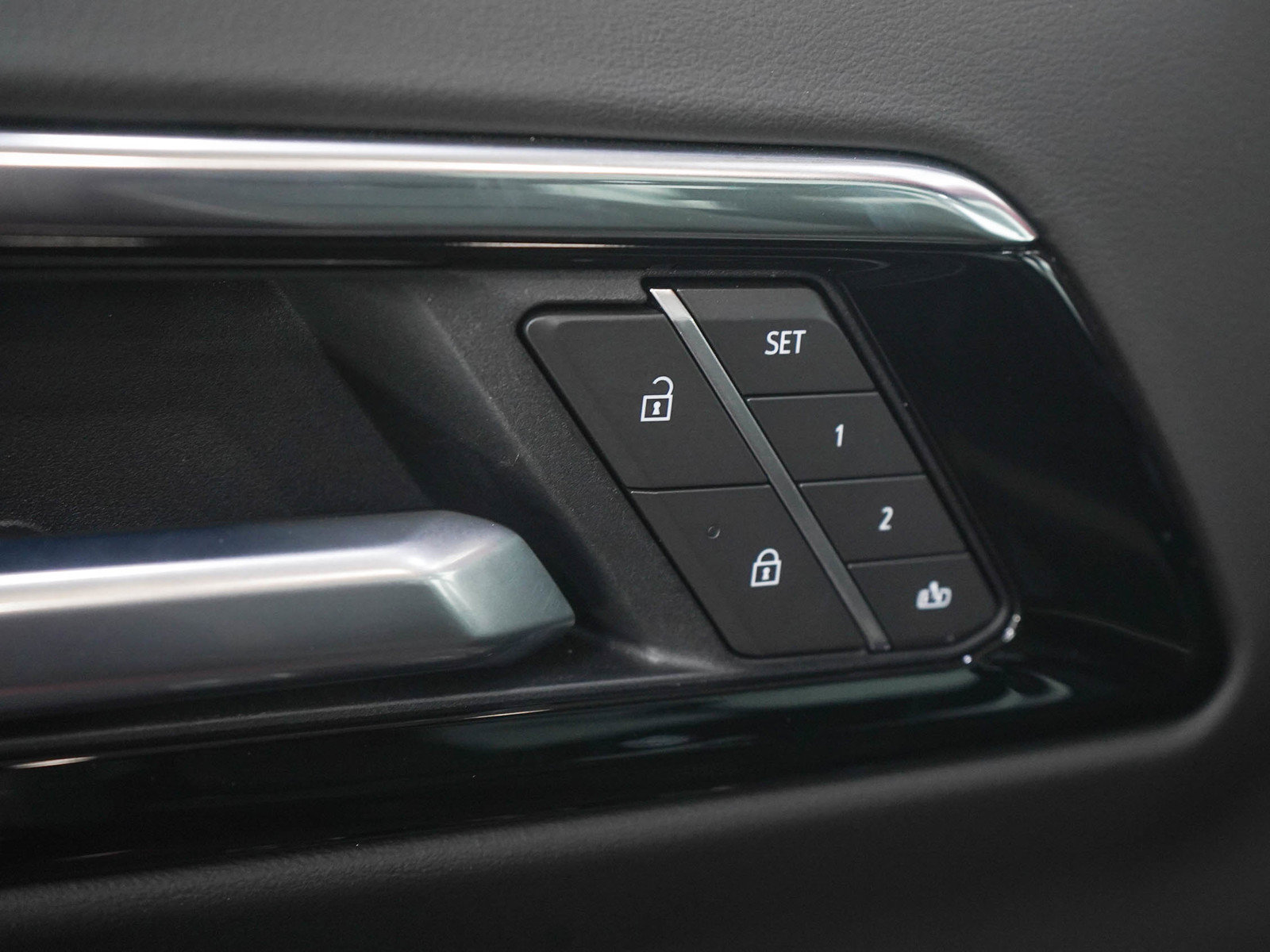 Used 2025 Chevrolet Tahoe Premier AWD/4WD image 24