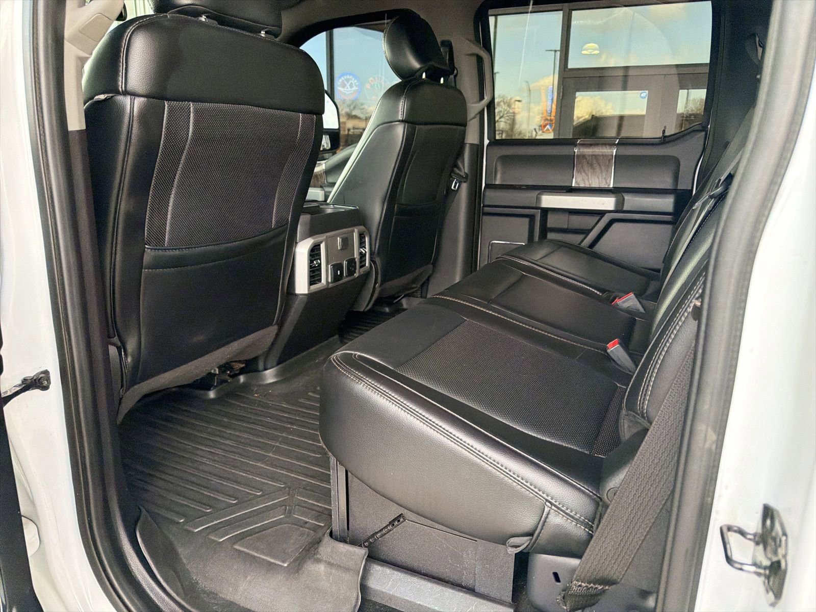 Used 2019 Ford F250 Lariat w/ Lariat Value Package AWD/4WD image 3