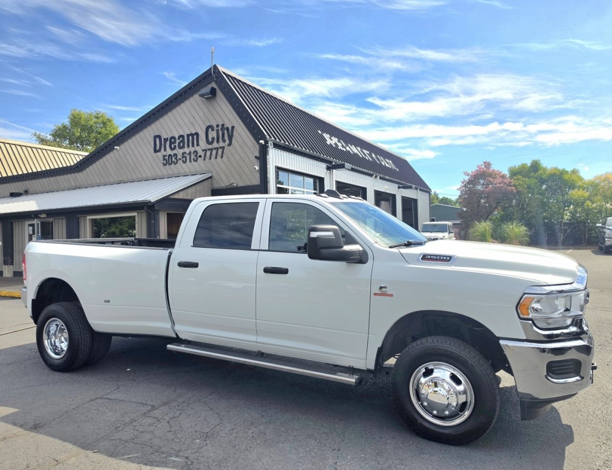 Used 2024 RAM 3500 Tradesman w/ Chrome Appearance Group AWD/4WD image 3