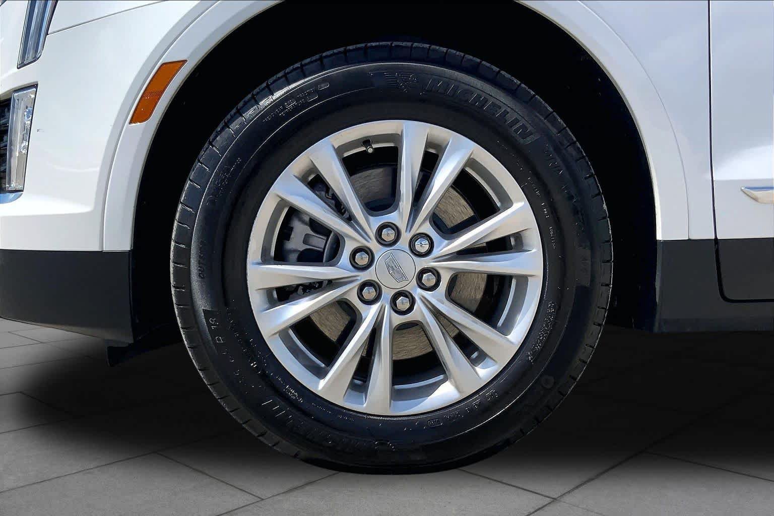 Used 2025 Cadillac XT5 Luxury w/ LPO, Floor Liner Package FWD image 11