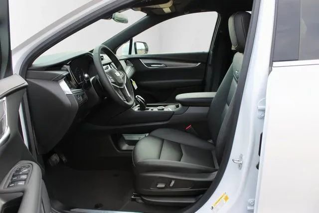 New 2025 Cadillac XT5 Luxury image 16