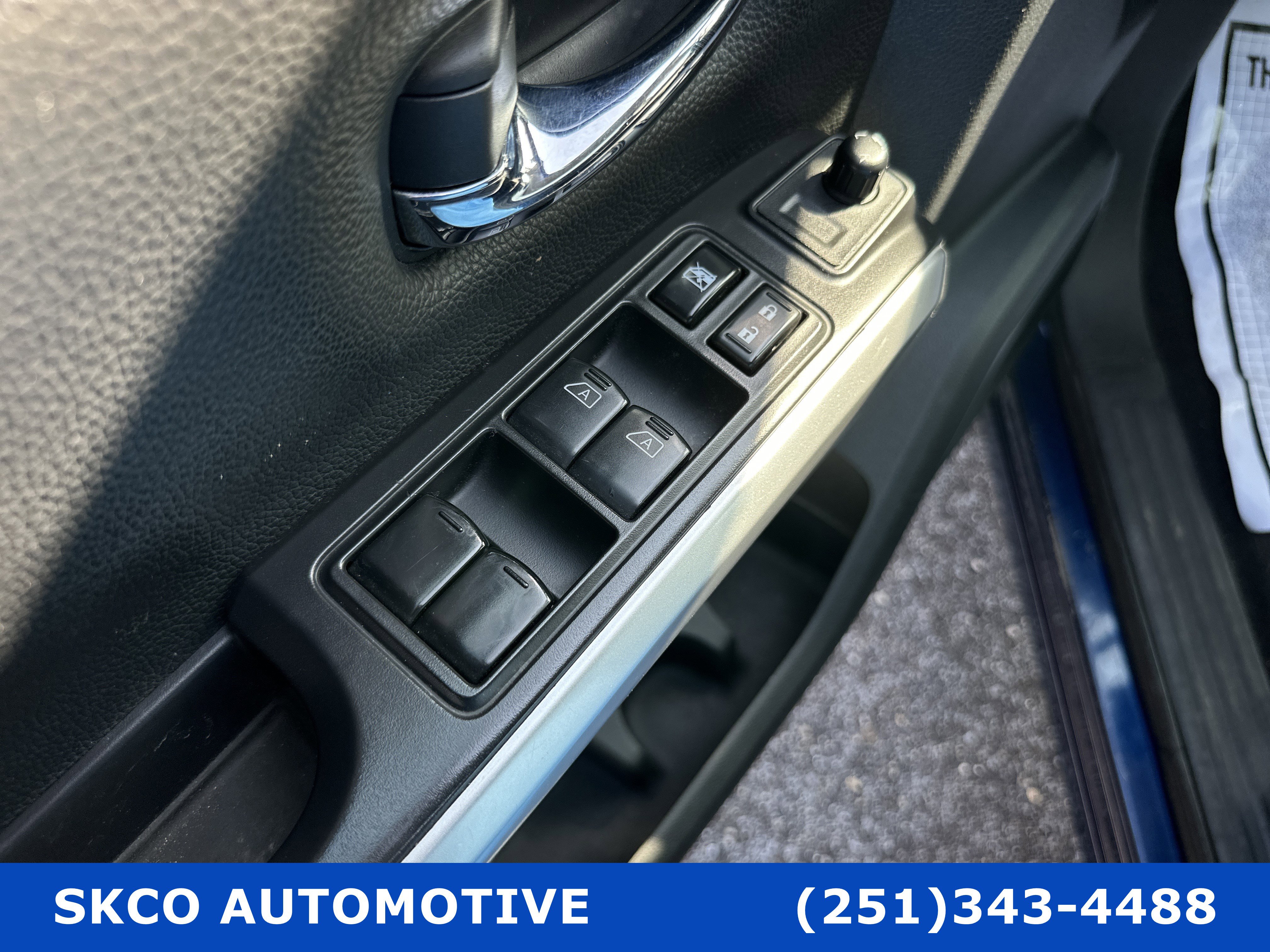 Used 2022 Nissan Titan SV image 22