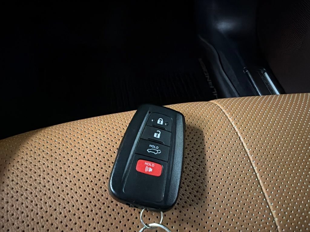 Used 2020 Toyota Highlander Platinum AWD/4WD image 42