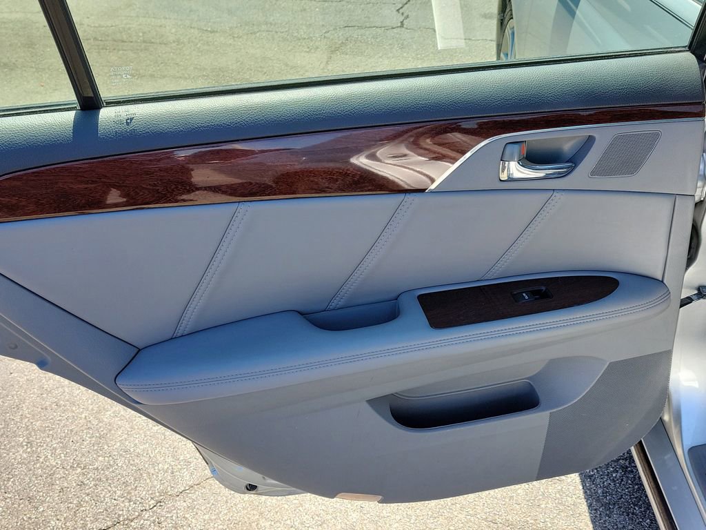 Used 2010 Toyota Avalon Limited FWD image 10