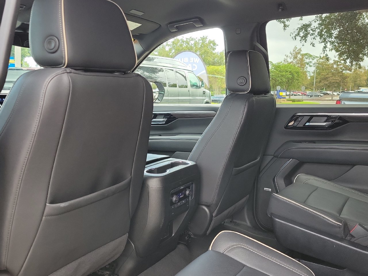 Certified 2025 Chevrolet Suburban Premier AWD/4WD image 11