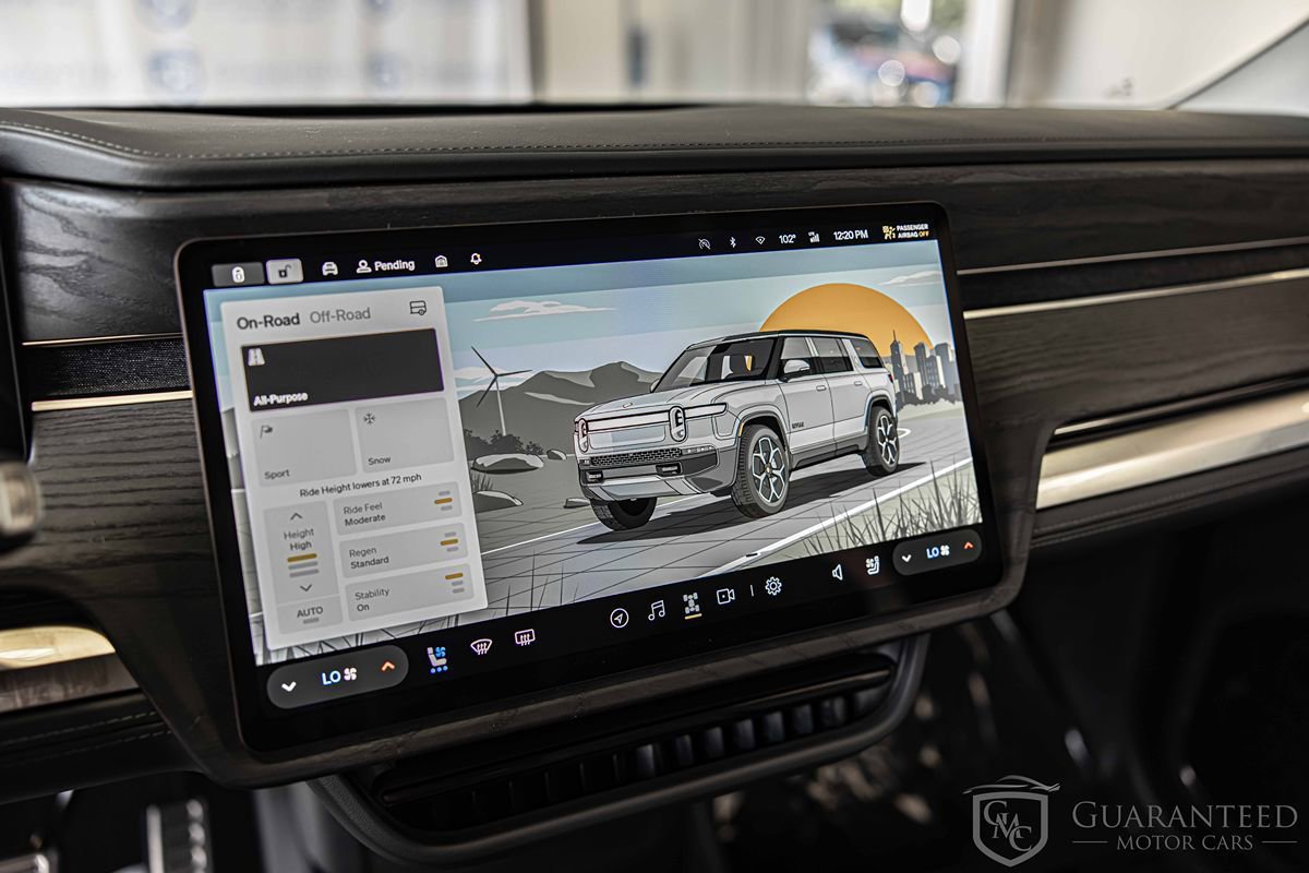 Used 2024 Rivian R1S Adventure image 28