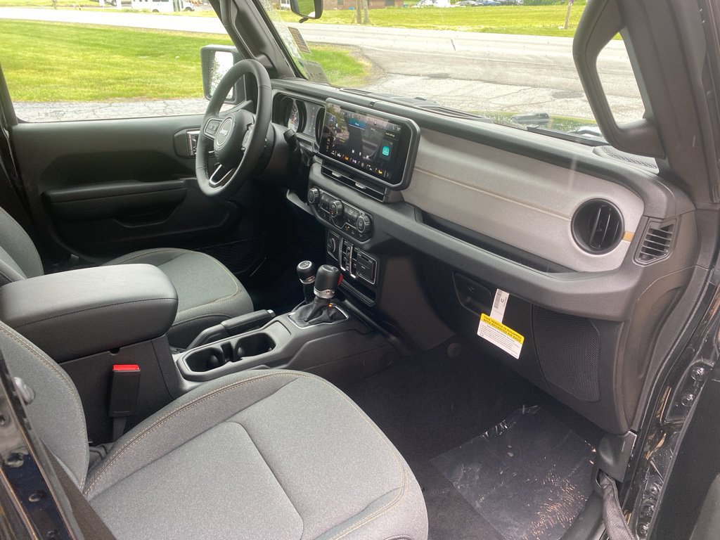New 2025 Jeep Gladiator Sport AWD/4WD image 14