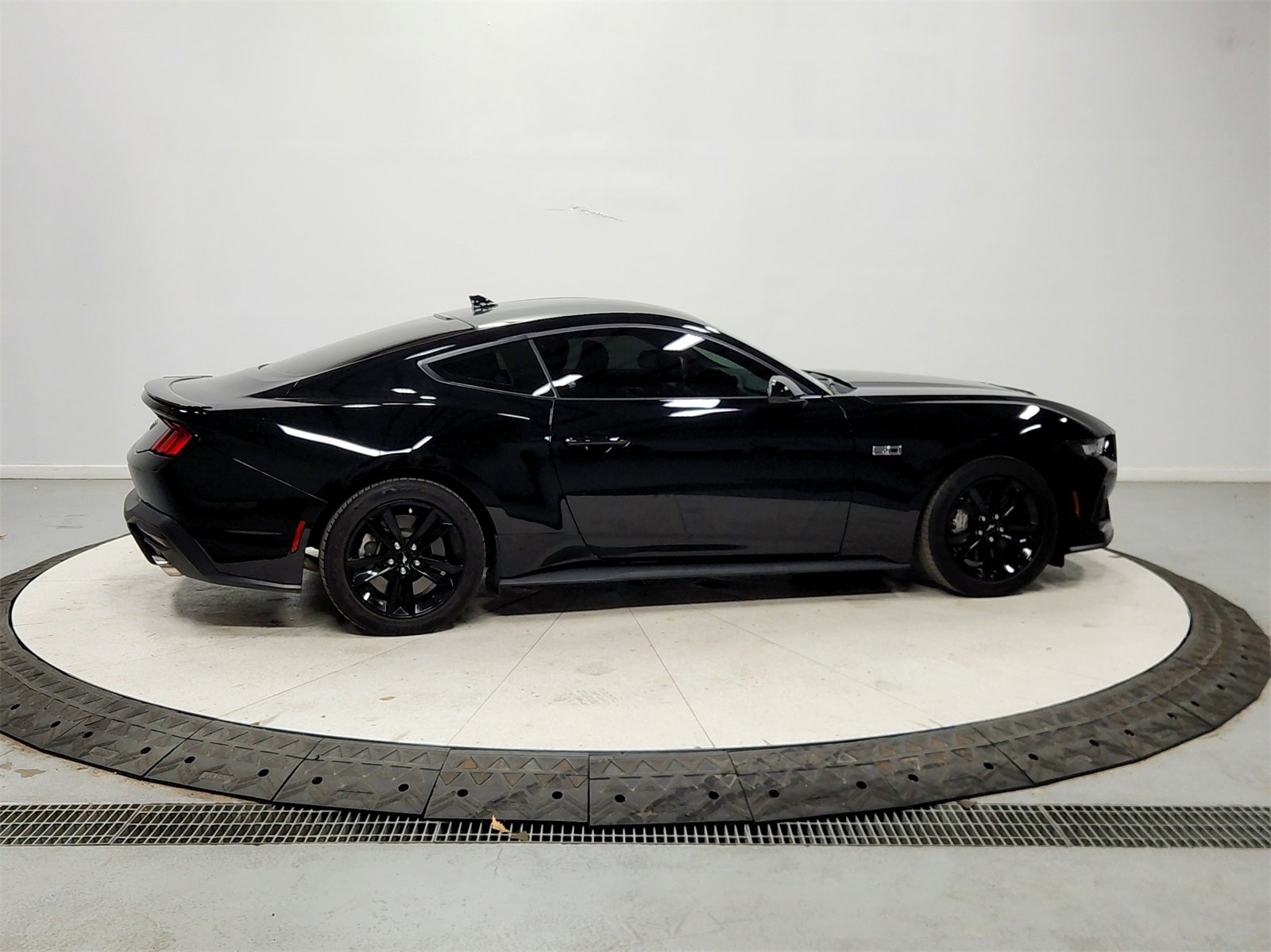 Used 2024 Ford Mustang GT image 8
