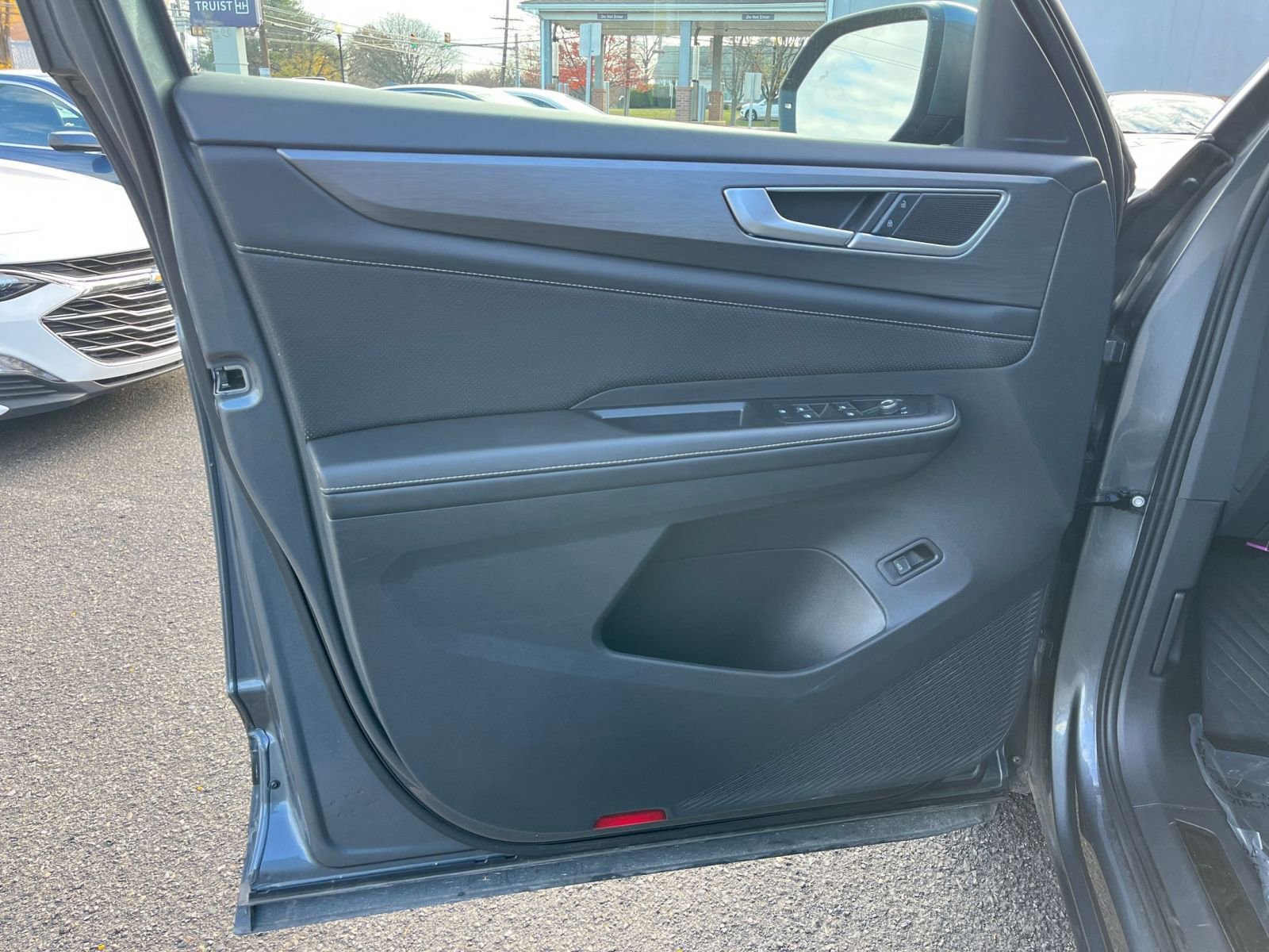 Used 2025 Volkswagen Atlas Cross Sport SE image 20