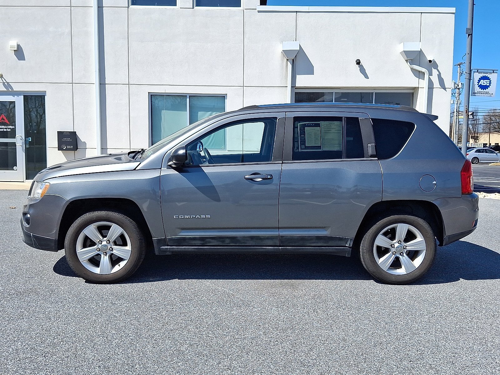 Used 2011 Jeep Compass 4WD image 8