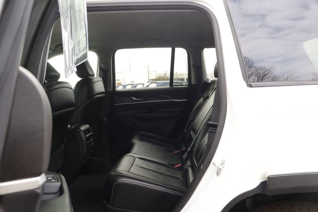 Used 2024 Jeep Grand Cherokee Limited image 41