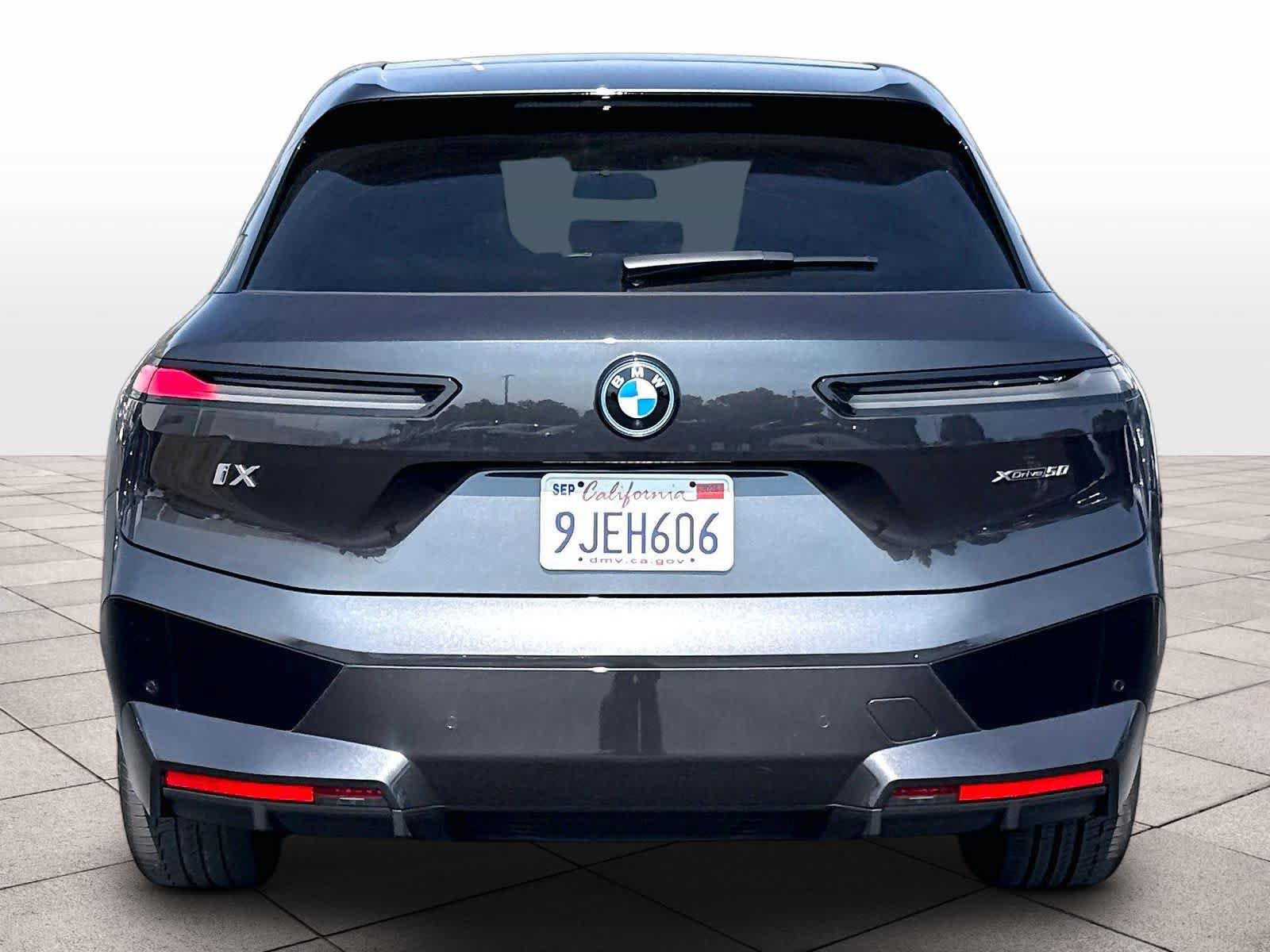 Used 2024 BMW iX xDrive50 w/ Sport Package AWD/4WD image 8