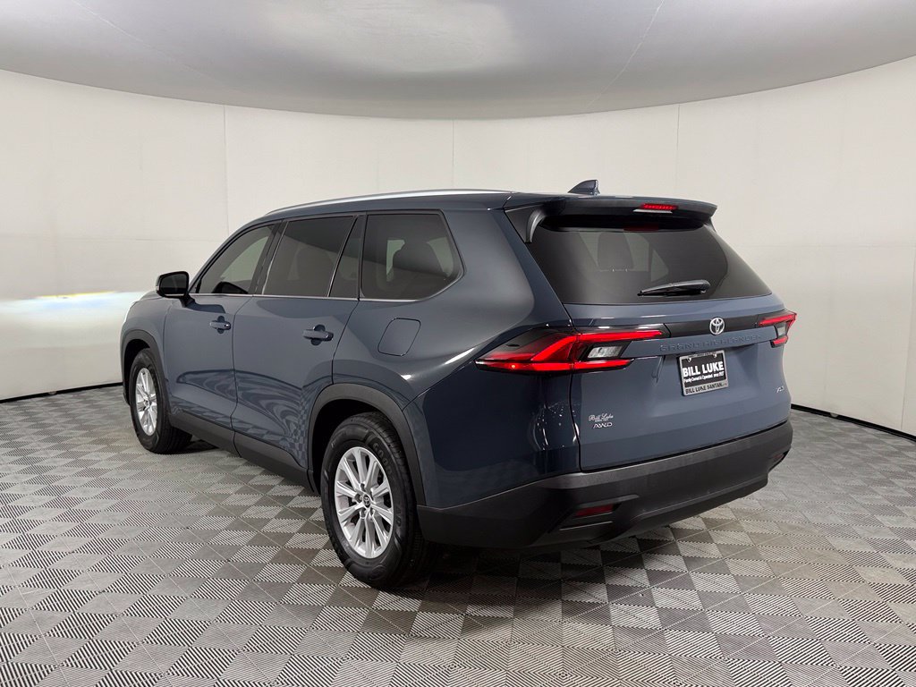Used 2025 Toyota Grand Highlander AWD image 9