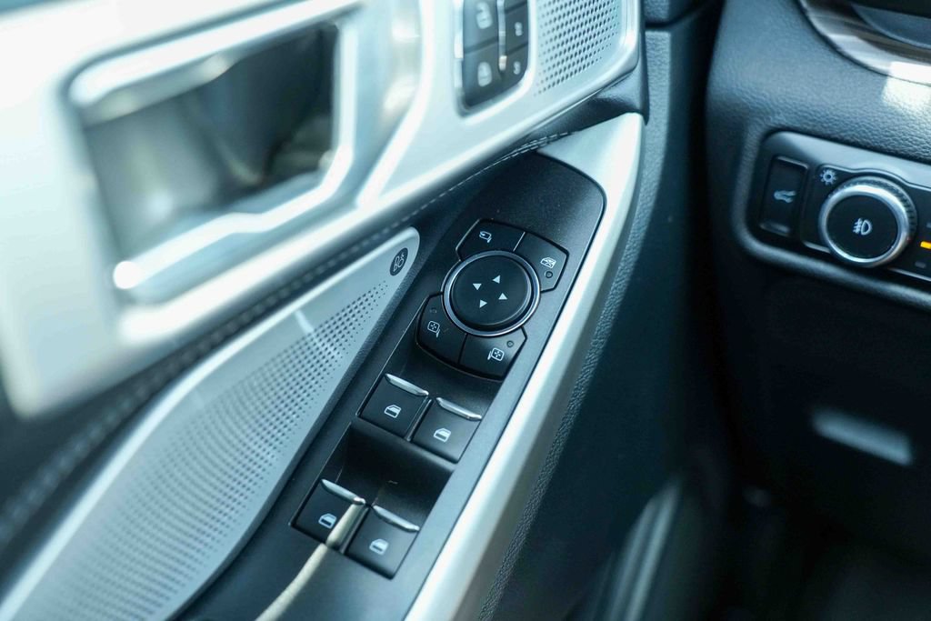 Certified 2023 Ford Explorer Limited w/ Limited Technology Package AWD/4WD image 33