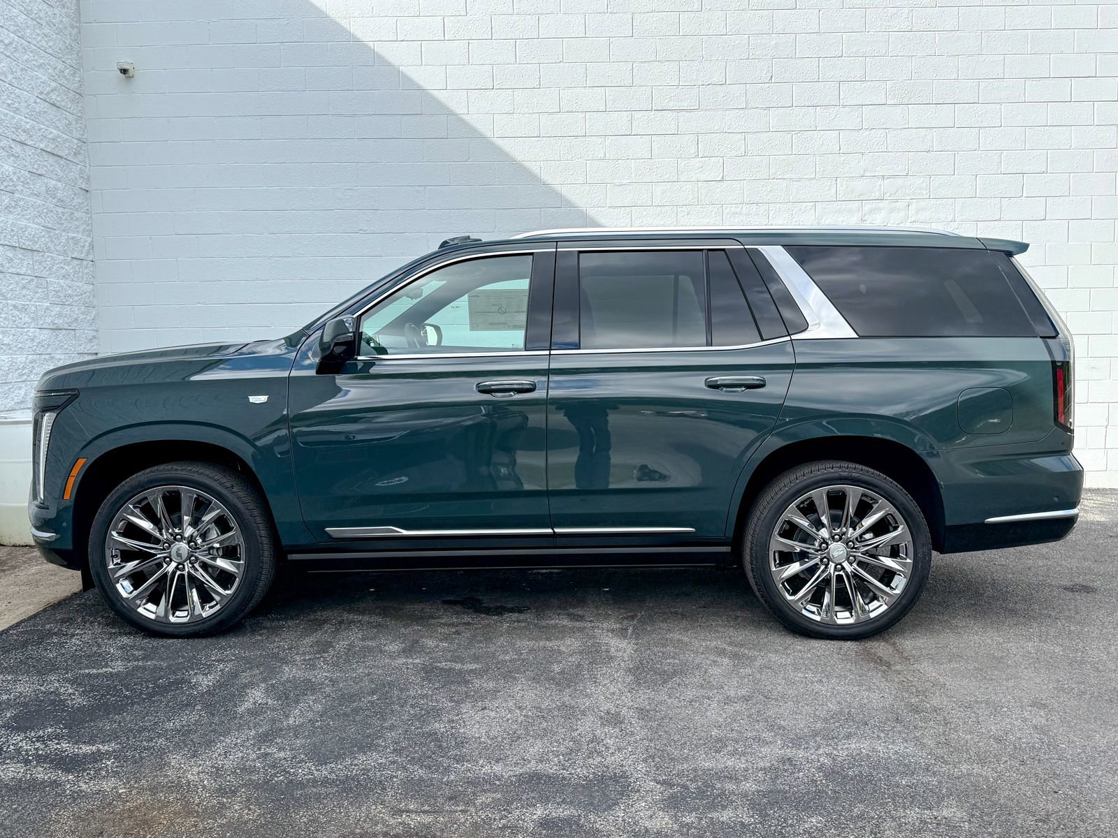 New 2026 Cadillac Escalade Luxury w/ LPO, Radiant Package AWD/4WD image 10