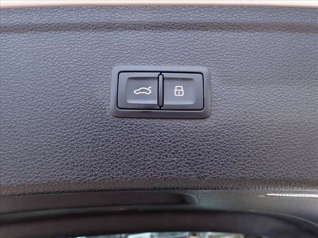 Used 2022 Audi Q5 e Prestige AWD/4WD image 9