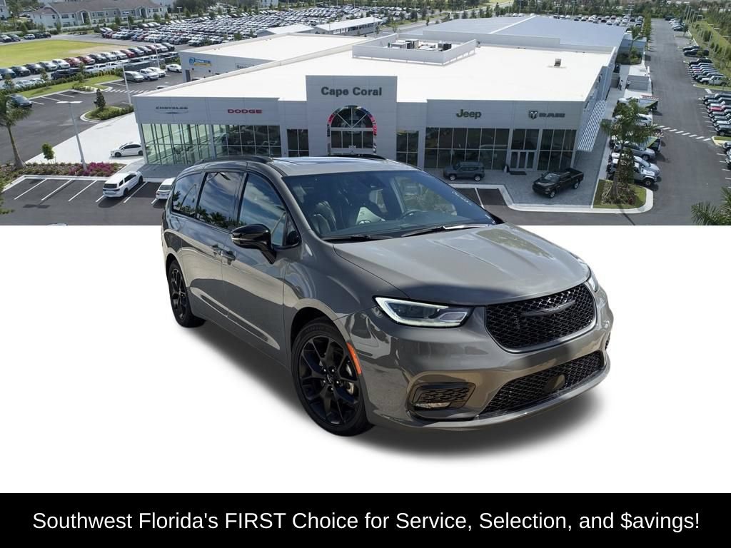 Used 2025 Chrysler Pacifica Limited FWD video 2