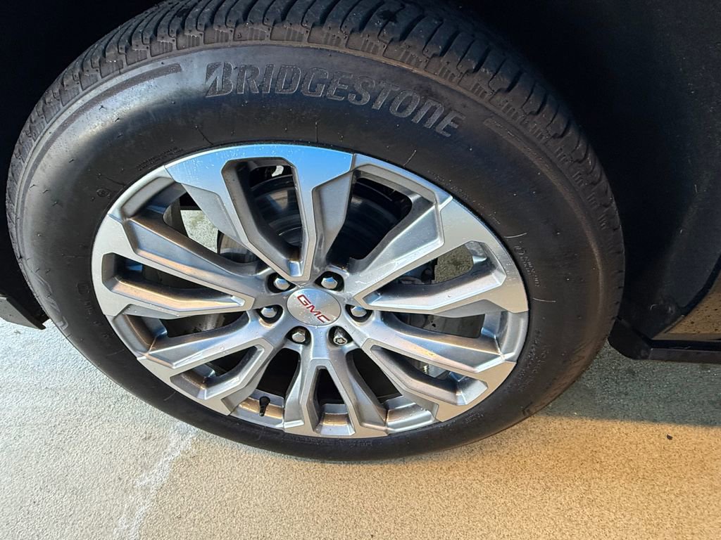 Used 2021 GMC Yukon XL Denali w/ Denali Premium Package image 9