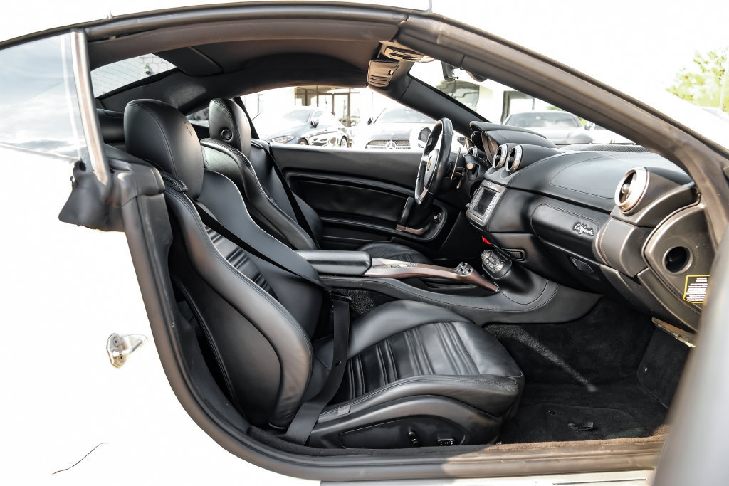 Used 2014 Ferrari California RWD image 36