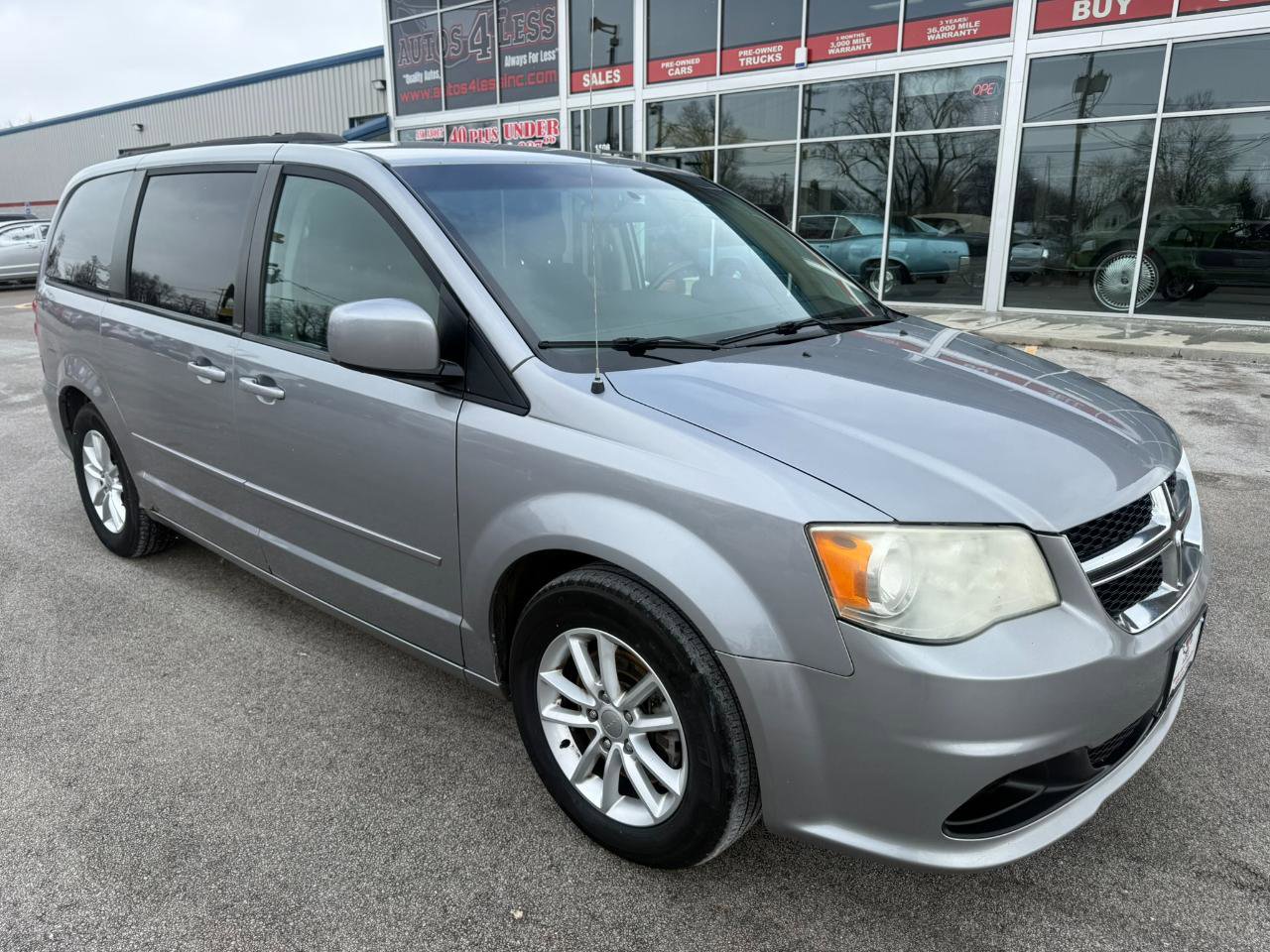 Used 2013 Dodge Grand Caravan SXT w/ Rear Park Assist Pkg image 3