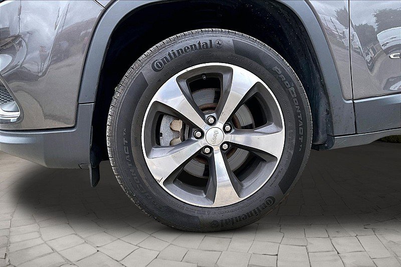 Used 2019 Jeep Cherokee Limited AWD/4WD image 7