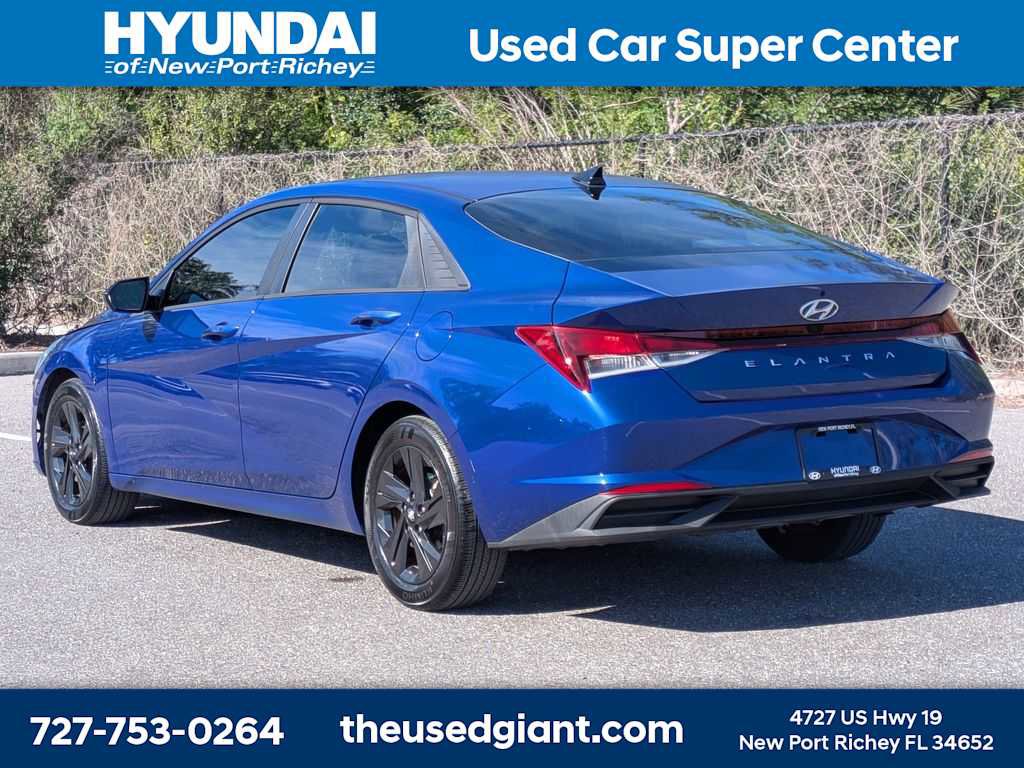 Used 2021 Hyundai Elantra SEL FWD image 3