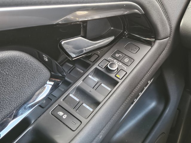Used 2020 Land Rover Range Rover Evoque R-Dynamic SE image 17