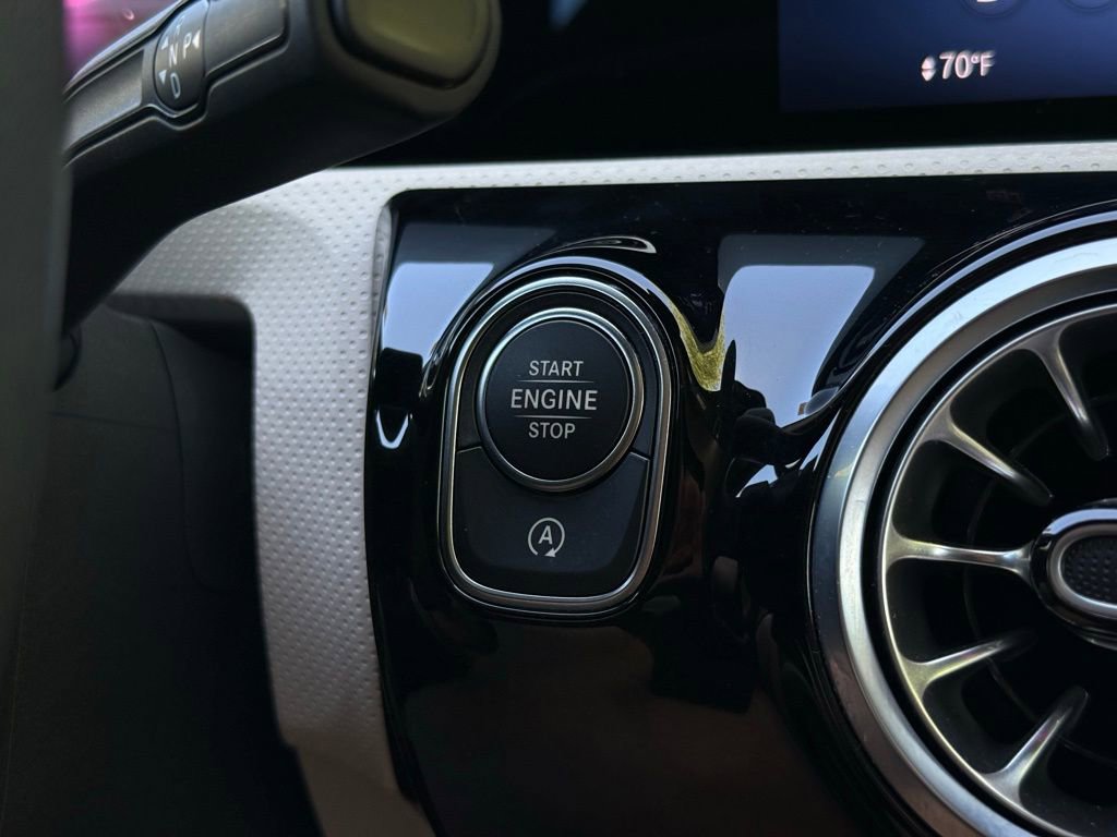 Used 2025 Mercedes-Benz CLA 250 4MATIC image 33
