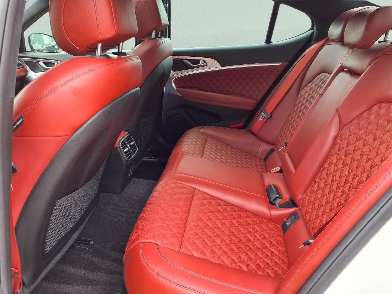 Used 2022 Genesis G70 3.3T Launch Edition RWD image 11