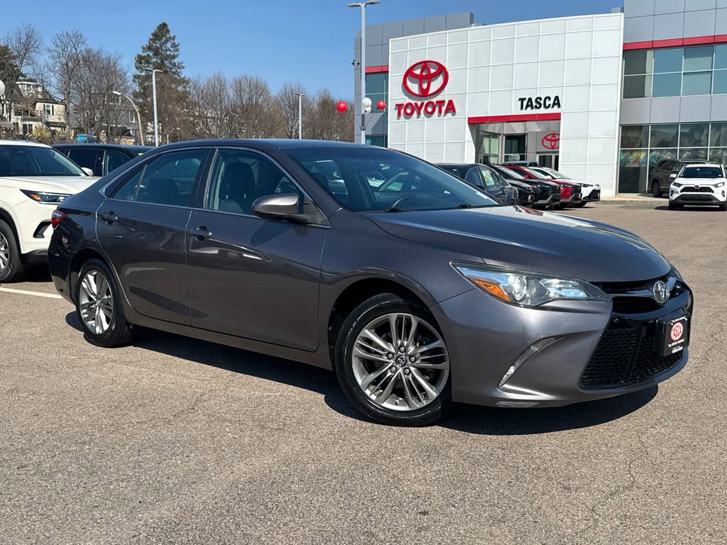 Used 2016 Toyota Camry SE image 1