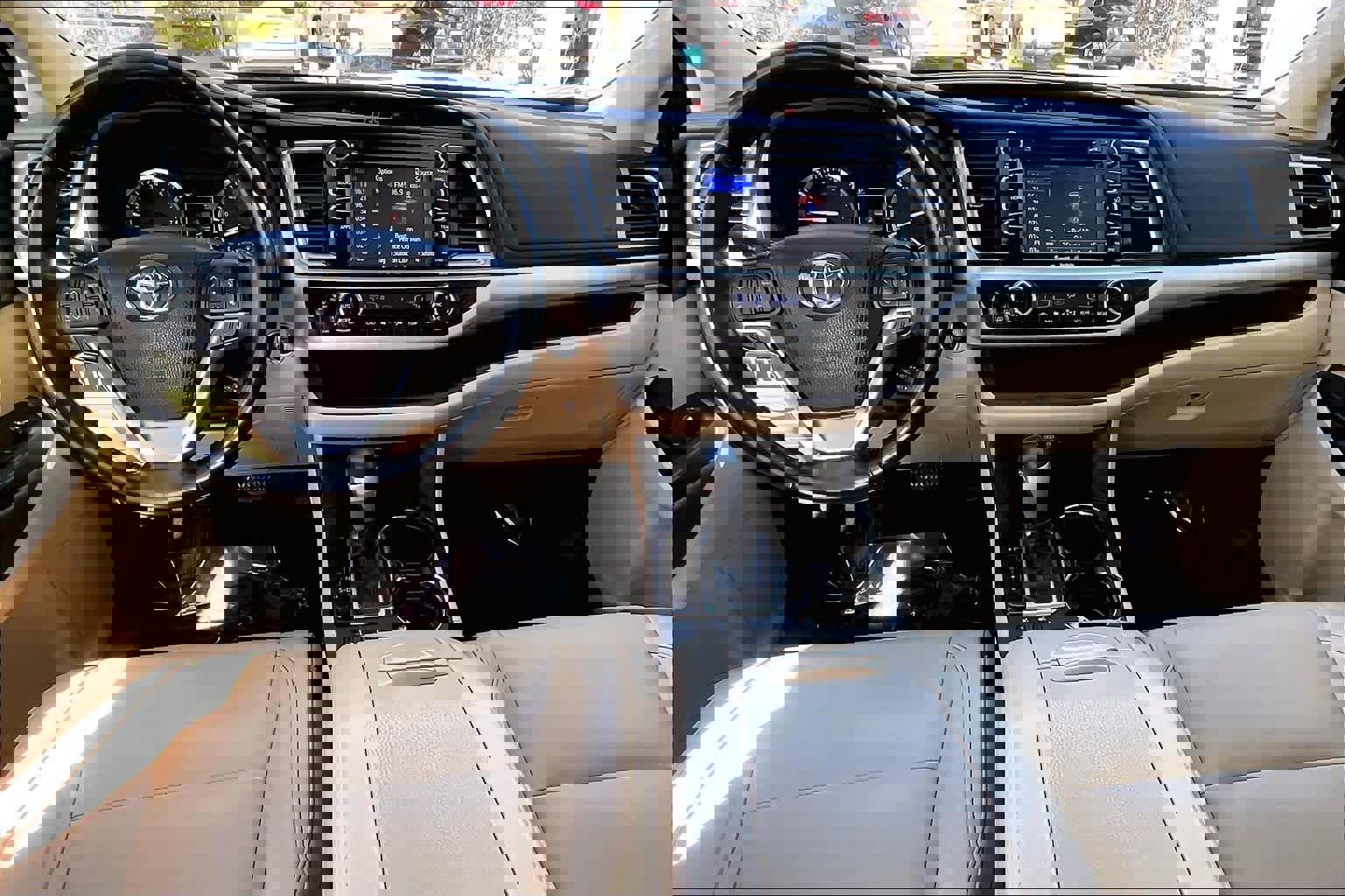 Used 2017 Toyota Highlander XLE image 15