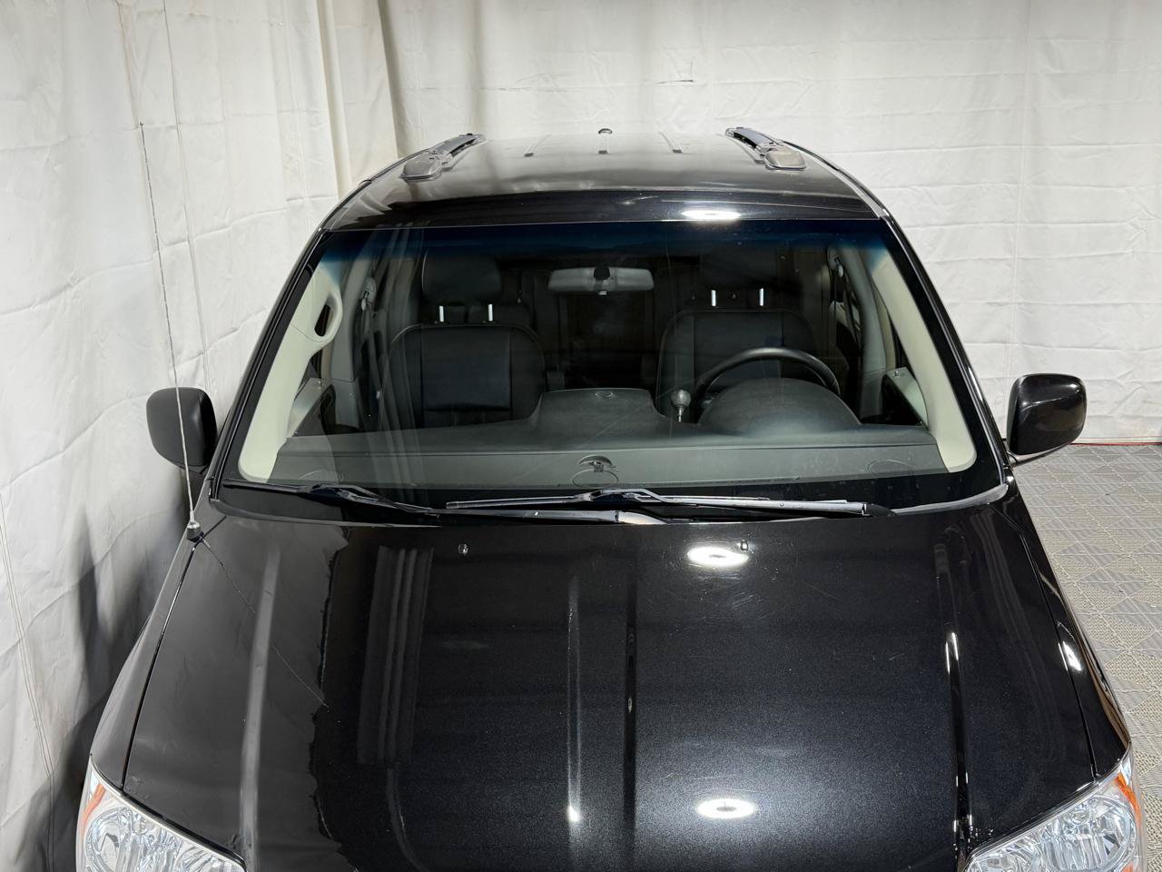 Used 2016 Chrysler Town & Country Touring FWD image 3