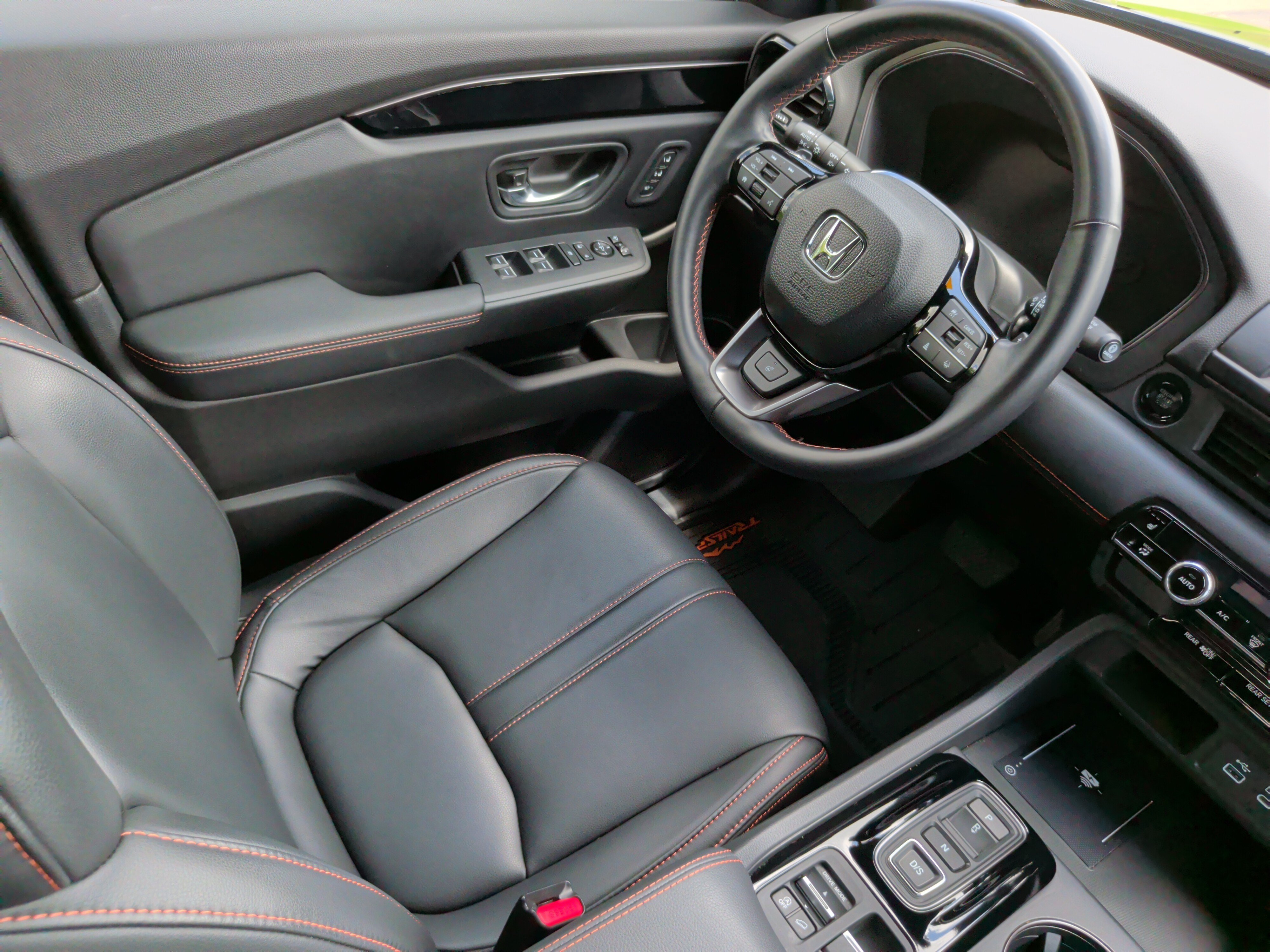 Used 2025 Honda Pilot TrailSport image 35