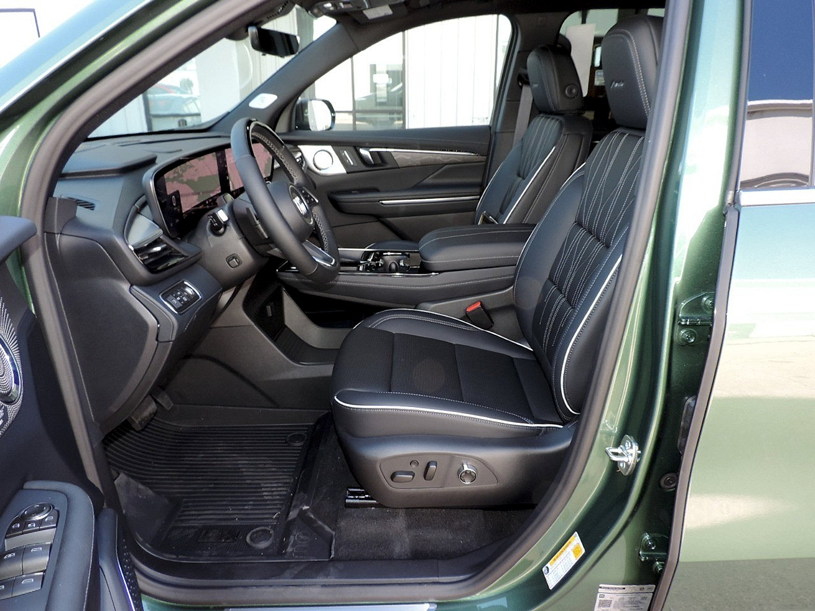 New 2027 Buick Enclave Avenir w/ LPO, Floor Liner Package AWD/4WD image 16