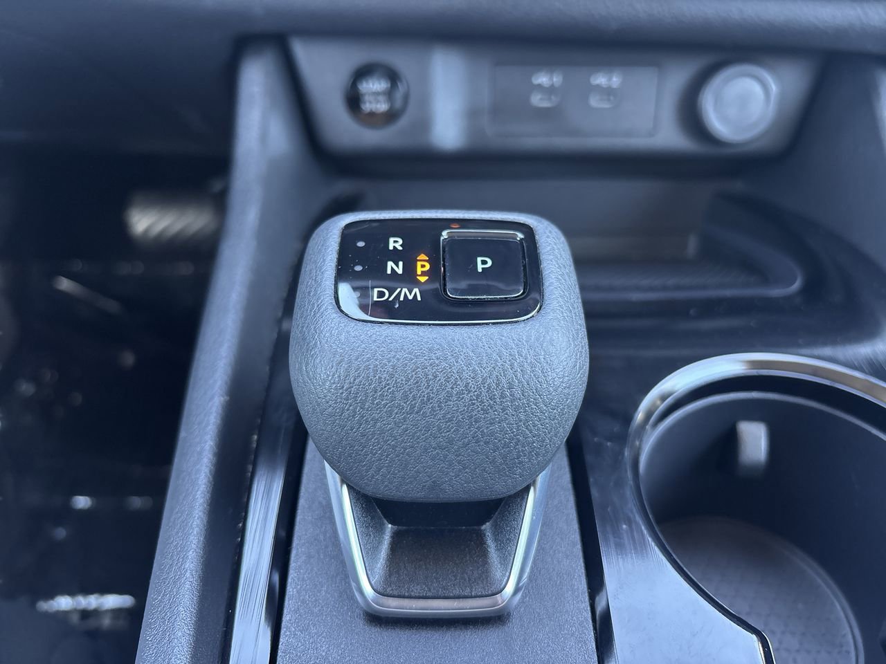 Used 2024 Nissan Rogue S image 22