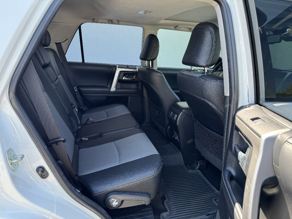 Used 2022 Toyota 4Runner SR5 Premium w/ Moonroof Package AWD/4WD image 11