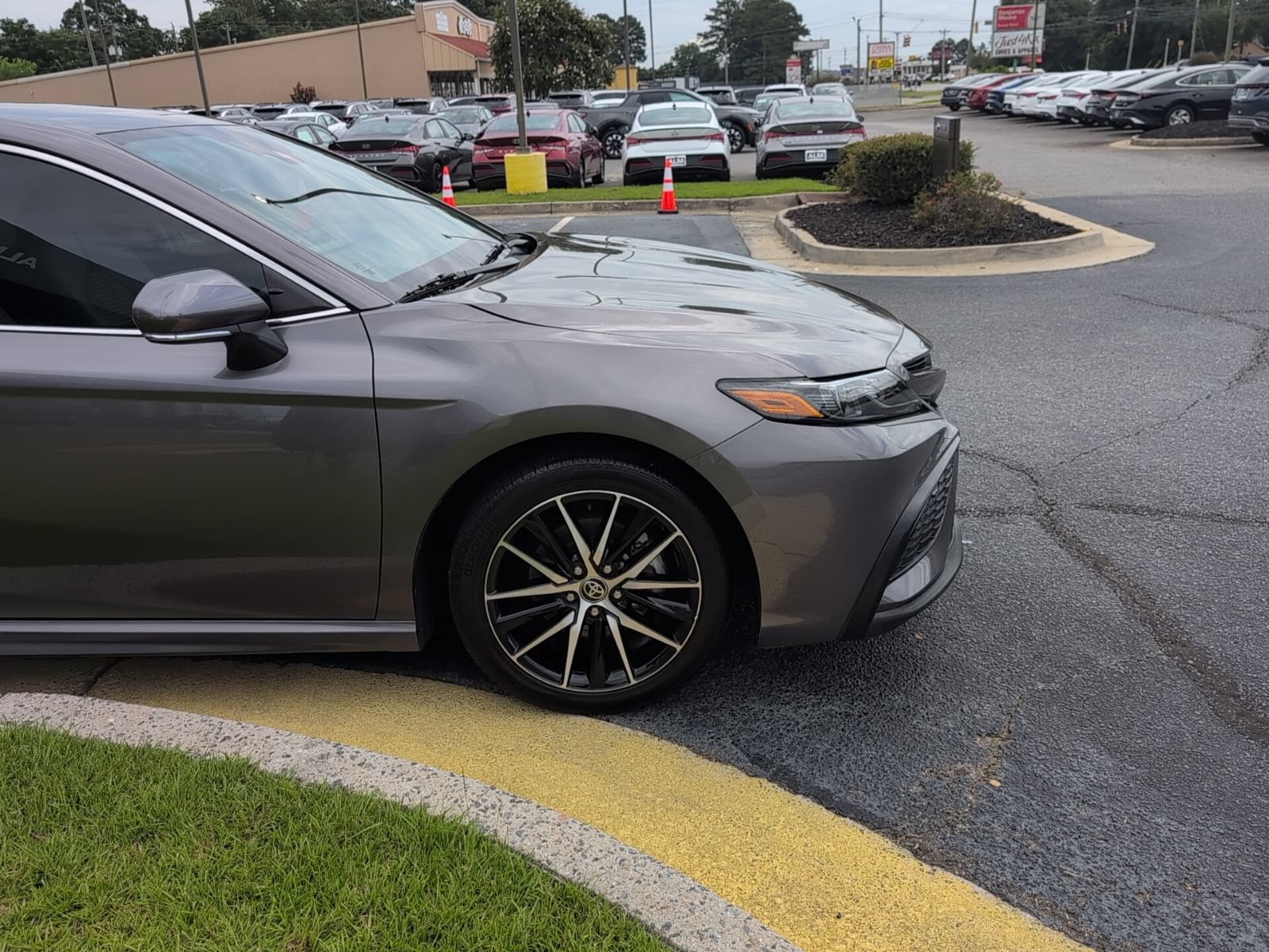 Used 2023 Toyota Camry SE w/ Convenience Package FWD image 15