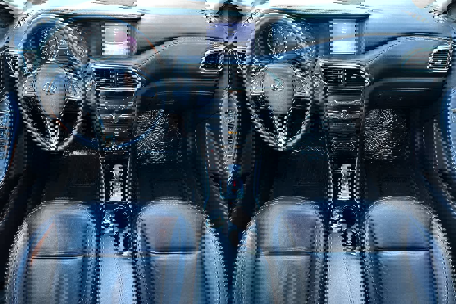 Used 2018 INFINITI QX30 Luxury image 3