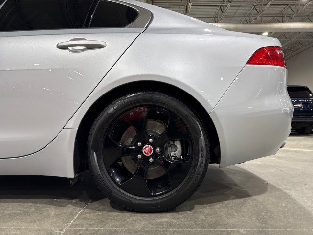 Used 2017 Jaguar XE Premium image 20