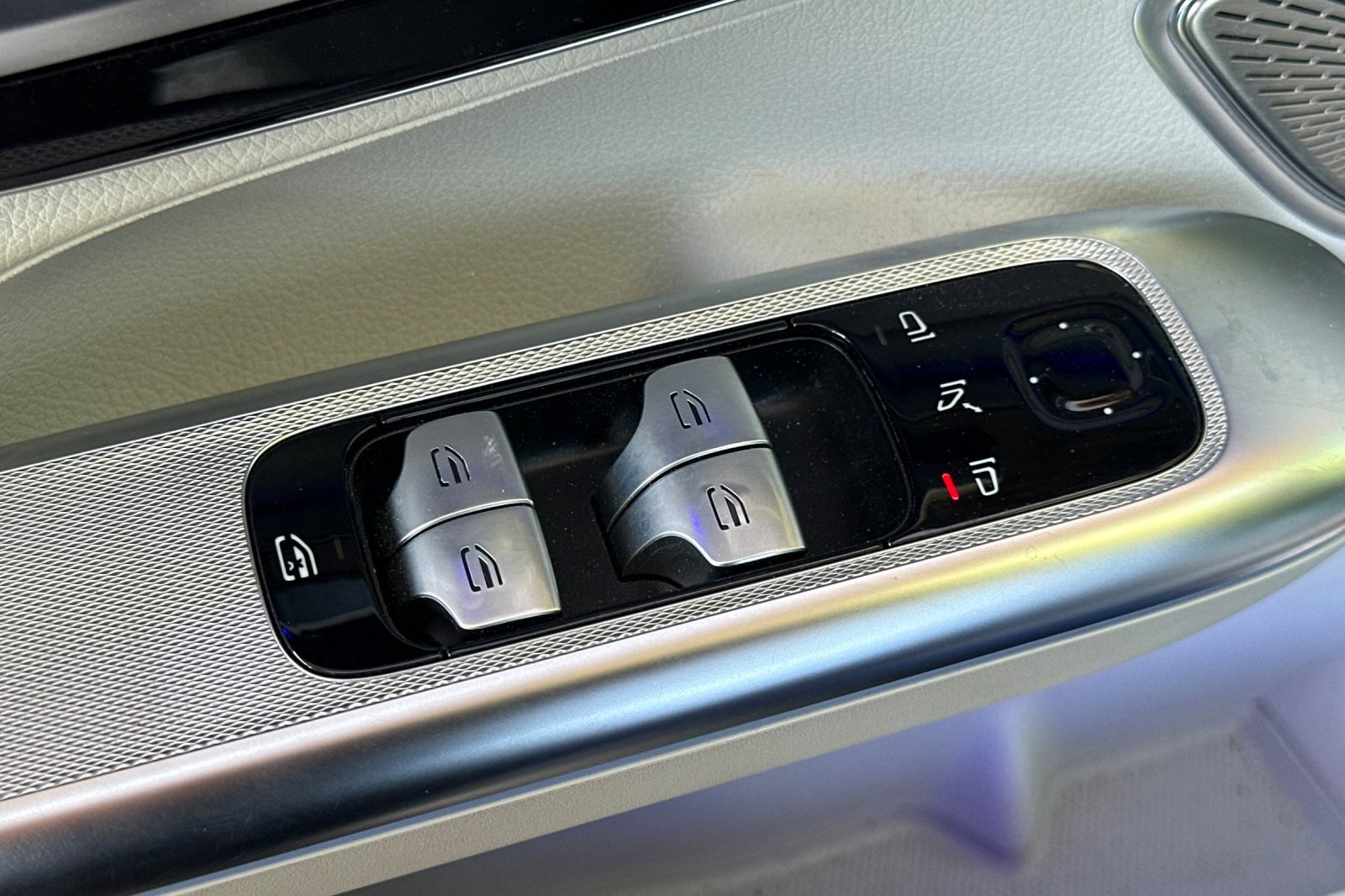 Used 2023 Mercedes-Benz EQE 350+ 4MATIC Sedan image 12