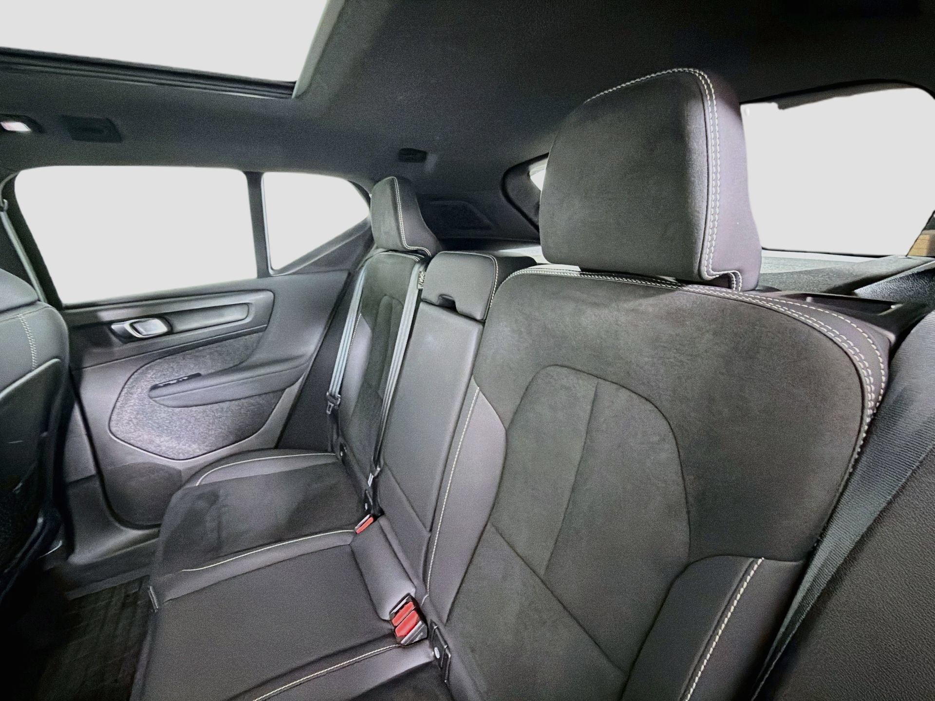 Certified 2023 Volvo XC40 B5 Ultimate w/ Protection Package Premier AWD/4WD image 26